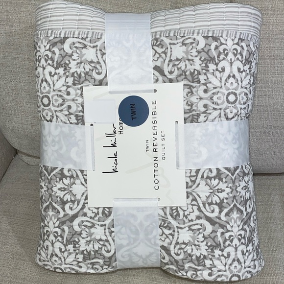 Nicole Miller Home TWIN Cotton Reversible Quilt Gray and White - Picture 2 of 9